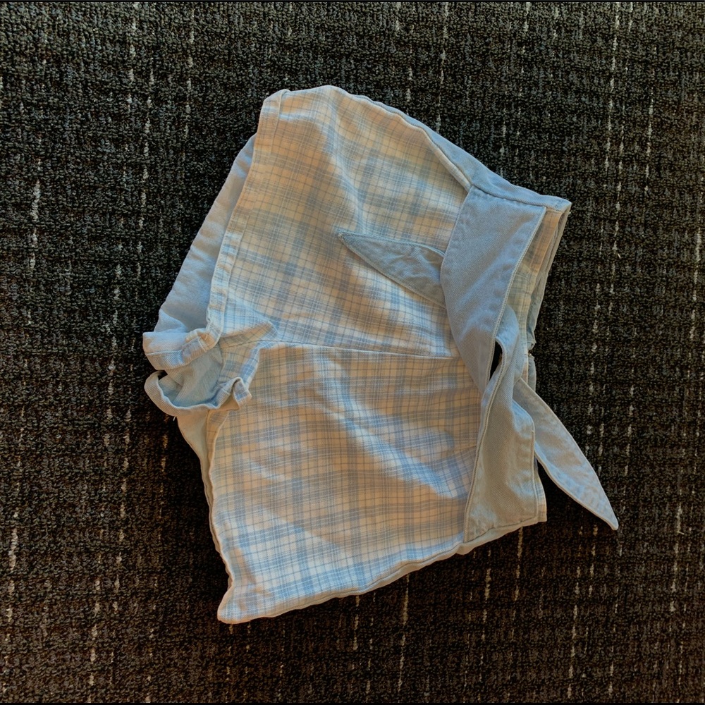 Tied high waisted shorts :-)